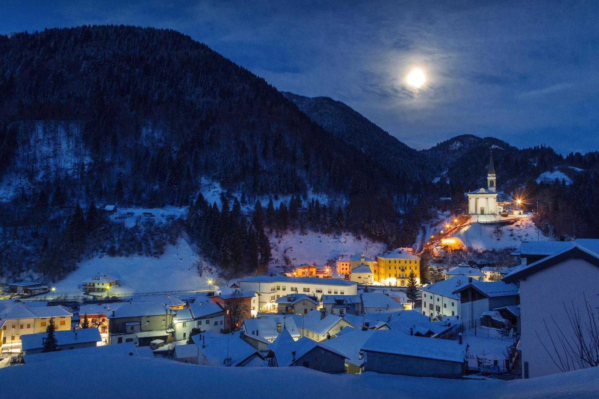 Albergo Diffuso Paularo エクステリア 写真